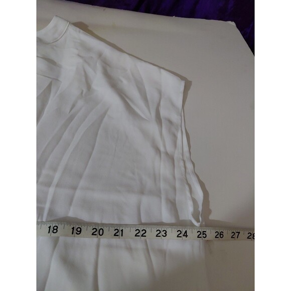 Banana Republic XL White V-Neck Sleeveless Minamalist Boxy Closet Staple Top - Picture 11 of 12